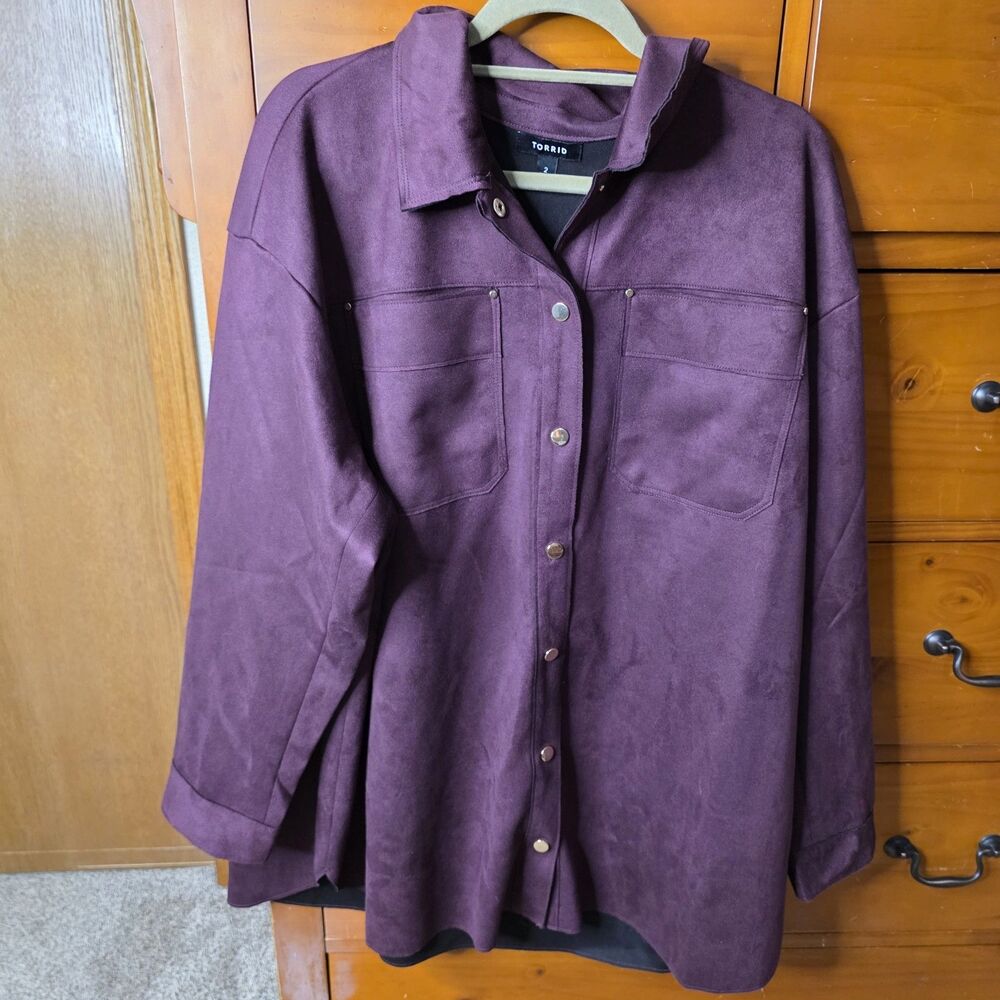 Torrid Faux Suede Shacket Size 2X Shirt Jacket Wine Snap Front Snap Collar Soft